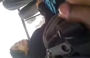 Der junge führt ein  ...