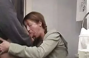 Rasierte Fotze EvIE  ...