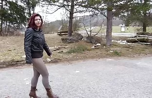 Jenny spreizt Ihre B ...