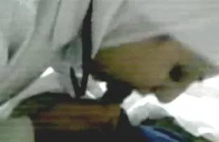 Süße braunhaarige un ...