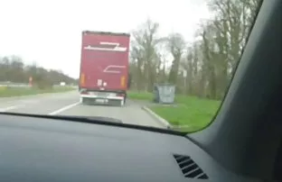 Schneewittchen saugt ...