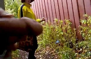 das Mädchen klettert ...