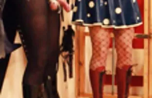 Saum des blauen Klei ...