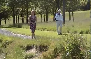 Zwei freundinnen lie ...