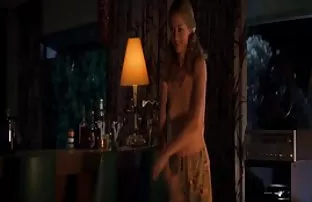 Die Nackte Frau scha ...