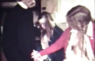 Bolzen tief in den A ...