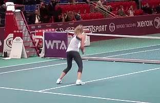 Nackte Mädchen die ü ...