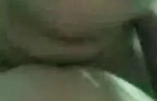 Mutter zeigt Tochter ...